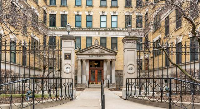 Photo of 559 W Surf St #400, Chicago, IL 60657