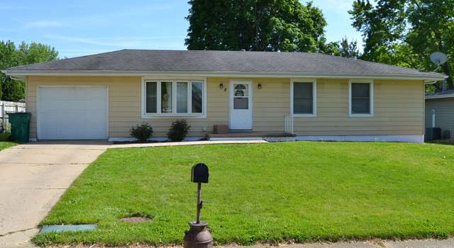 Photo of 8 Holly Dr, Clinton, IL 61727