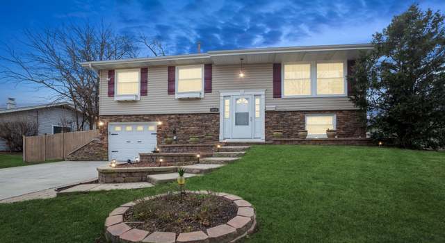 Photo of 1675 Kingsdale Rd, Hoffman Estates, IL 60169