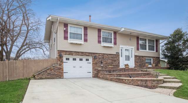 Photo of 1675 Kingsdale Rd, Hoffman Estates, IL 60169