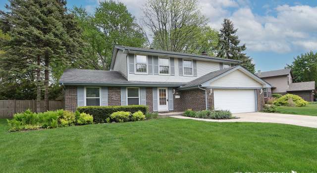 Photo of 910 Warwick Ln, Libertyville, IL 60048