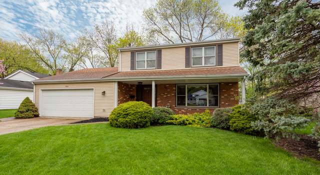 Photo of 325 Berry Dr, Naperville, IL 60540