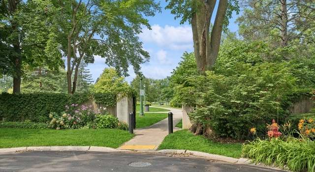Photo of 917 Cambridge Ln, Wilmette, IL 60091