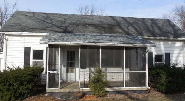 Photo of 15 E Clay St, Ridge Farm, IL 61870