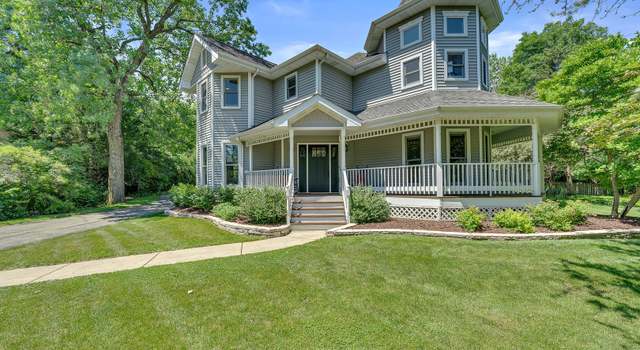Photo of 638 N Woodfield Trl, Roselle, IL 60172