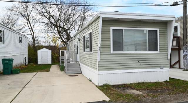 Photo of 1327 W Branch Rd, Northfield, IL 60093