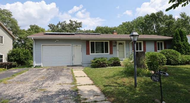 Photo of 1942 Hilltop Ct, Woodstock, IL 60098