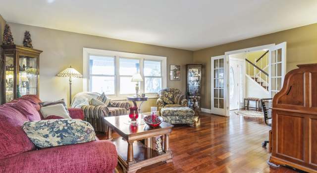 Photo of 517 Gateshead Ave S, Elk Grove Village, IL 60007