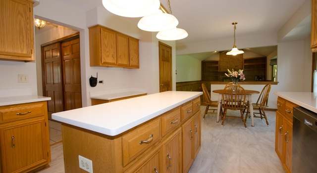 Photo of 1908 Montclair Dr, Naperville, IL 60565