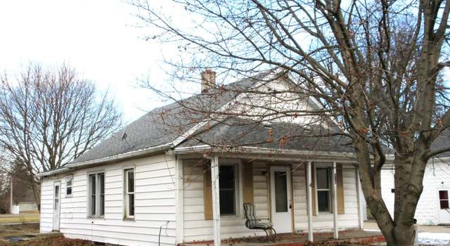 Photo of 305 Oak St, Cedar Point, IL 61316