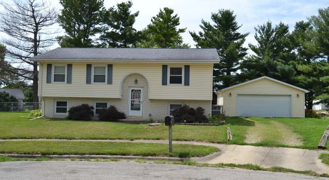 Photo of 7 Blair Ct, Clinton, IL 61727