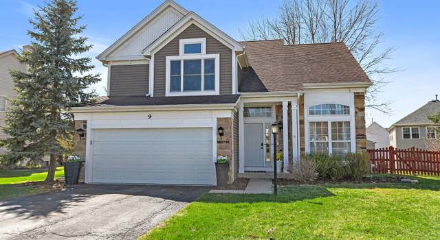 Photo of 9 Royal Oak Ct, Lake In The Hills, IL 60156