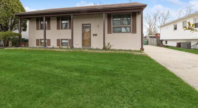 Photo of 1096 Valley Stream Dr, Wheeling, IL 60090