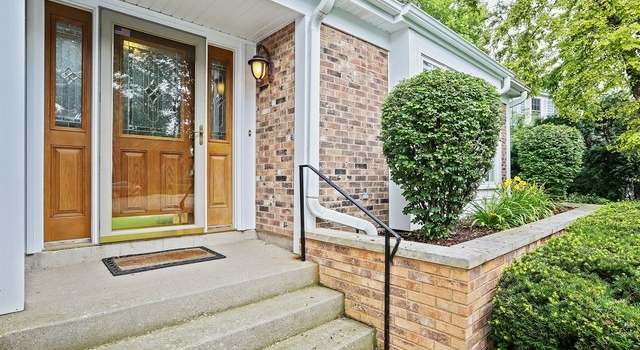 Photo of 2321 Appleby Ct, Wheaton, IL 60189