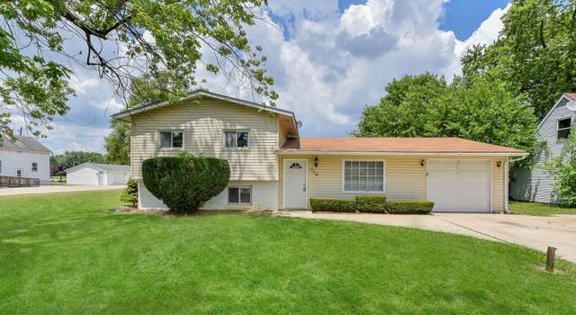 Photo of 450 E Briarcliff Rd, Bolingbrook, IL 60440