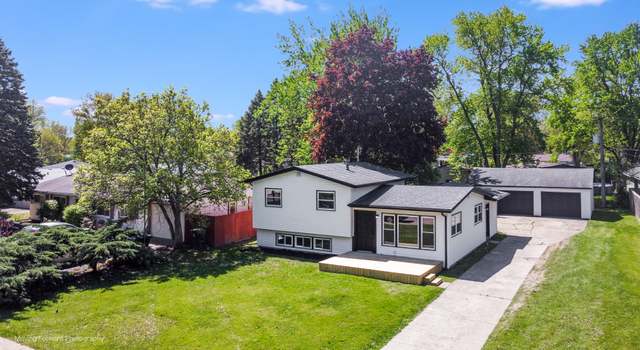 Photo of 11 Durango Rd, Montgomery, IL 60538