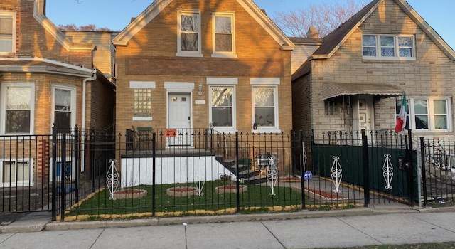 Photo of 847 N Trumbull Ave, Chicago, IL 60651