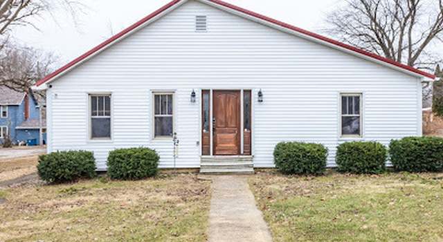 Photo of 102 W Cooper St, Colfax, IL 61728