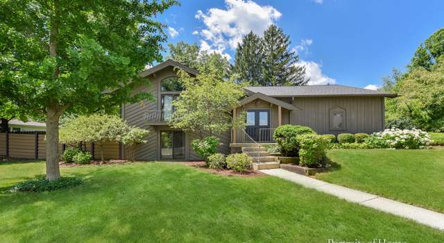 Photo of 8 Bunting Ln, Naperville, IL 60565