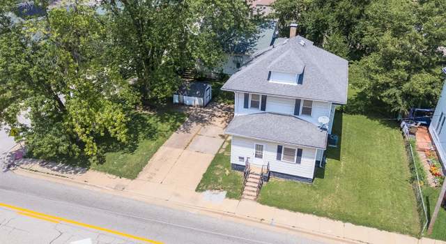 Photo of 704 E Oakland Ave, Bloomington, IL 61701