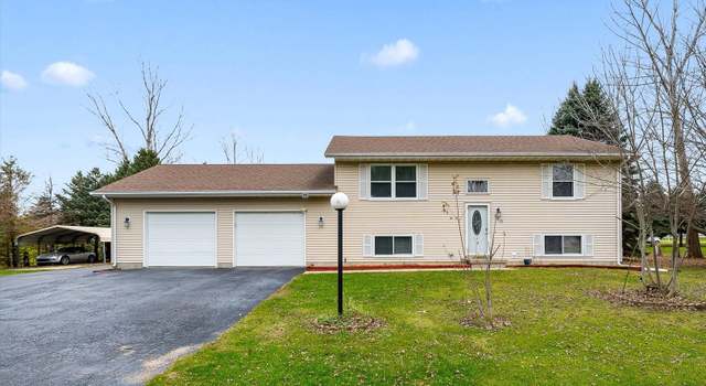 Photo of 110 Windward Ln, Rochelle, IL 61068