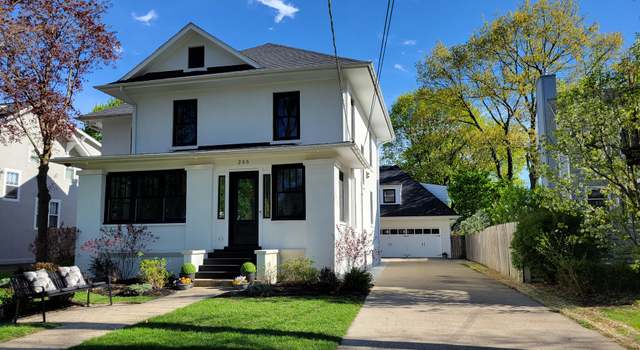 Photo of 235 W Lincoln Ave, Barrington, IL 60010