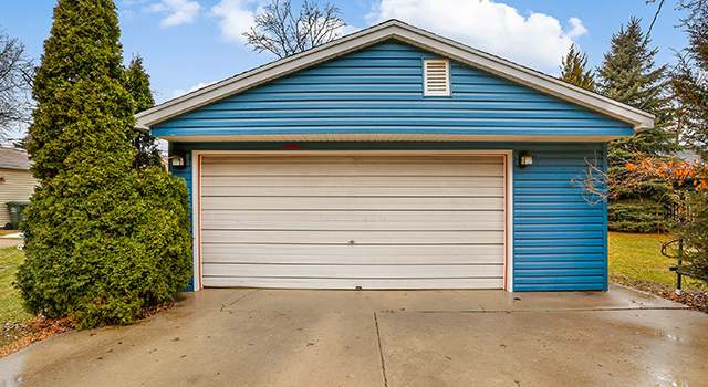 Photo of 370 Pinehurst Dr, Des Plaines, IL 60016