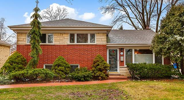 Photo of 370 Pinehurst Dr, Des Plaines, IL 60016