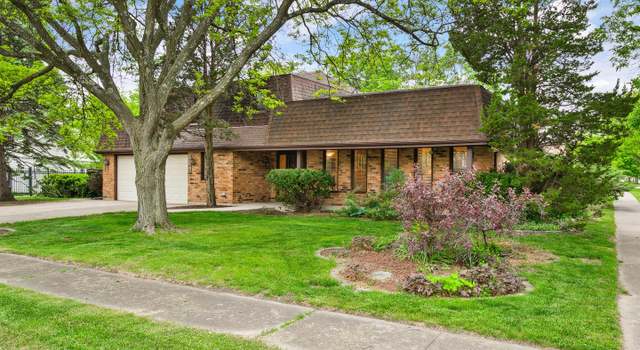 Property at 3843 Lizette Ln, Glenview, IL 60026, 4 beds, 3 baths