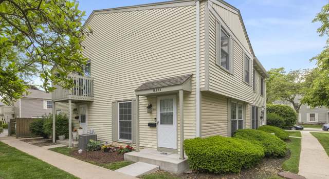Photo of 1693 Ashburn Ct Unit B, Wheaton, IL 60189