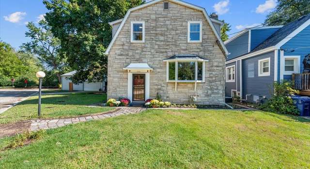 Photo of 1233 Fox River Dr, Algonquin, IL 60102