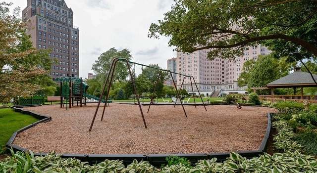 Photo of 5555 N SHERIDAN Rd #1111, Chicago, IL 60640