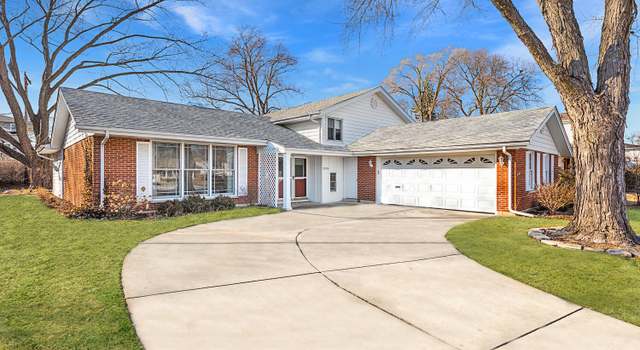 Photo of 2006 N Shenandoah Dr, Arlington Heights, IL 60004