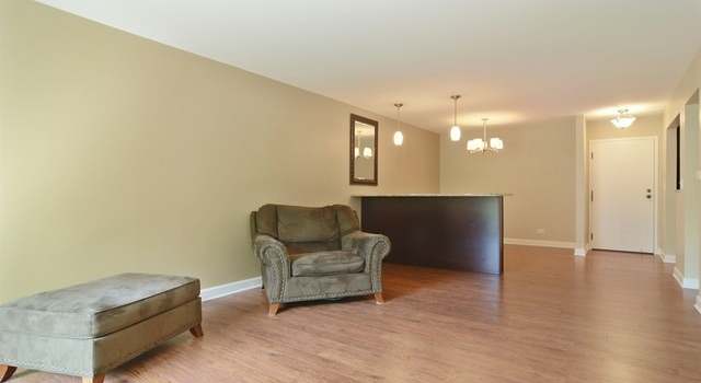 Photo of 263 S Clubhouse Dr #122, Palatine, IL 60074