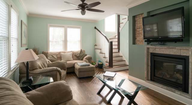 Photo of 1045 Division St, Oak Park, IL 60302