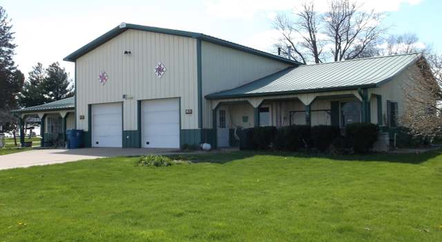 Photo of 104 S East St, Dover, IL 61323