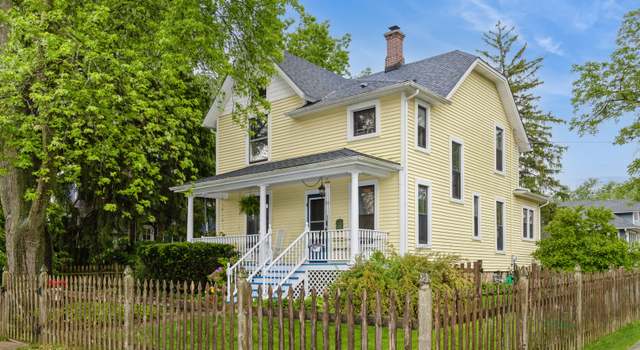 Property at 449 Dacy St, Woodstock, IL 60098, 3 beds, 1.5 baths