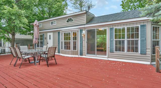 Photo of 11 Lakeshore Dr, Wilmington, IL 60481