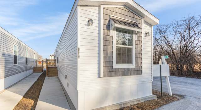 Photo of 6217 Roger Ln #28, Hodgkins, IL 60525