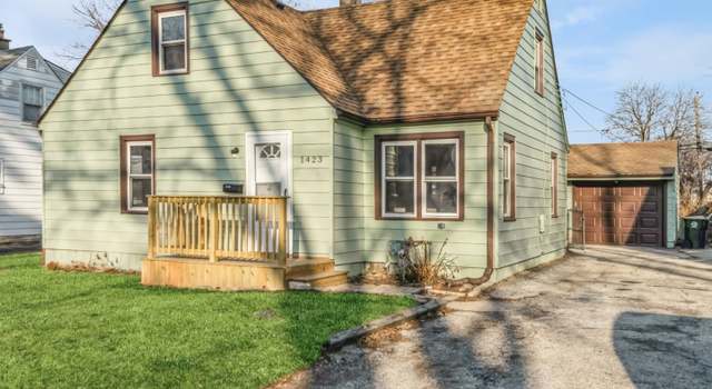 Photo of 1423 Pine Grove Ave, Round Lake Beach, IL 60073