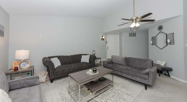 Photo of 9820 Mill Dr Unit E2, Palos Park, IL 60464