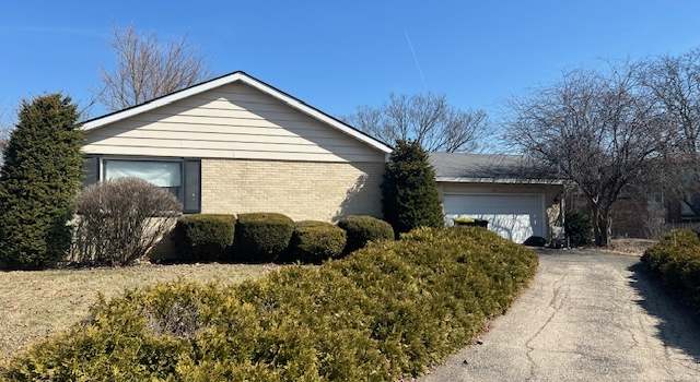 Photo of 304 Fernwood Ct, Westmont, IL 60559