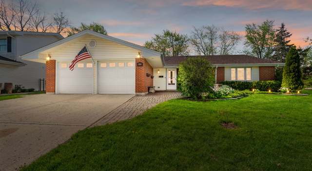 Photo of 1355 Mayfield Ln, Hoffman Estates, IL 60169