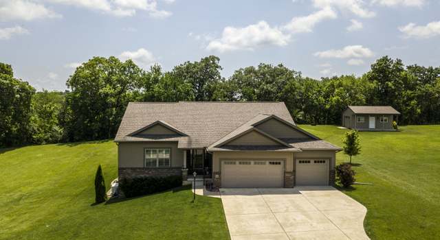 Photo of 8 Southern Pass Dr, El Paso, IL 61738