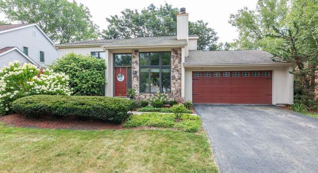Photo of 1216 Yorkshire Dr, Naperville, IL 60563