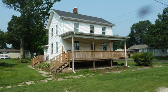 Photo of 218 N 3rd St, Earlville, IL 60518