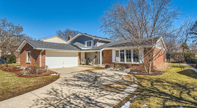 Photo of 905 N Crestview Dr, Palatine, IL 60067