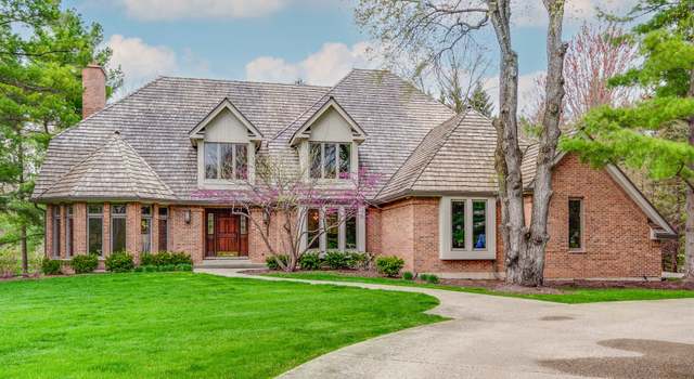 Photo of 318 Camelot Ln, Libertyville, IL 60048