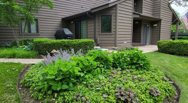 Photo of 63 Lakewood Cir #63, St. Charles, IL 60174