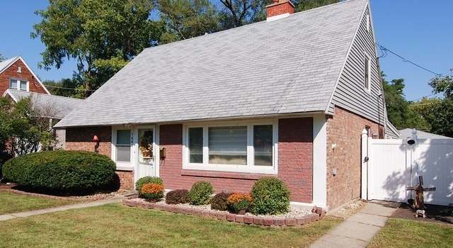 Photo of 7844 41st Pl, Lyons, IL 60534